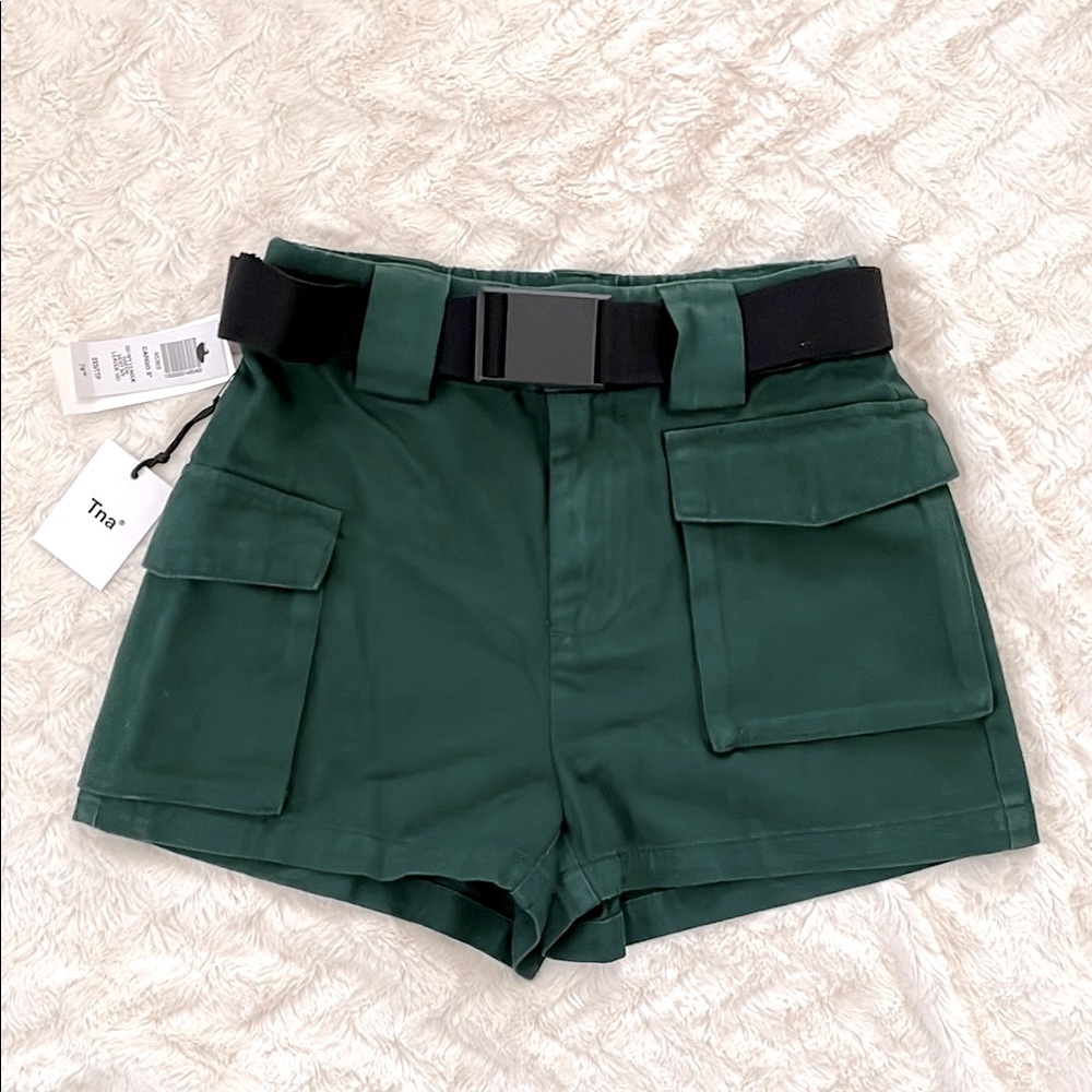 Aritzia TNA Cargo 3” short - Green - XXS